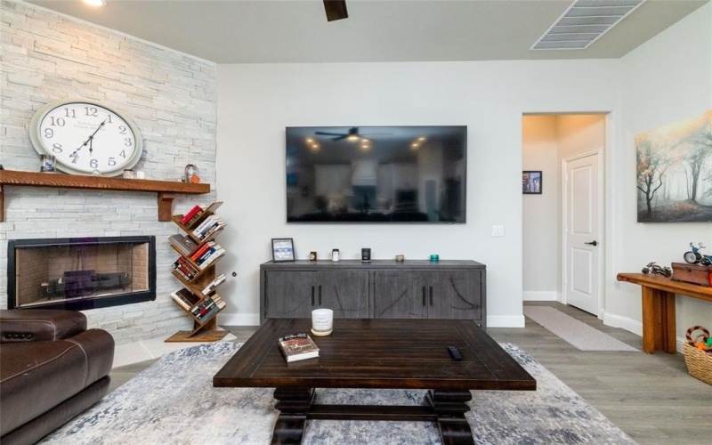 513 Livia Street, Burleson, TX 76028, 3 Bedrooms Bedrooms, ,2 BathroomsBathrooms,Residential,For Sale,513 Livia Street,20957443