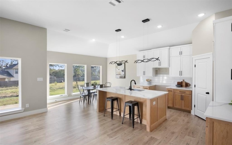 1621 S Chisholm Trail, Granbury, TX 76048, 4 Bedrooms Bedrooms, ,2 BathroomsBathrooms,Residential,For Sale,1621 S Chisholm Trail,20958667