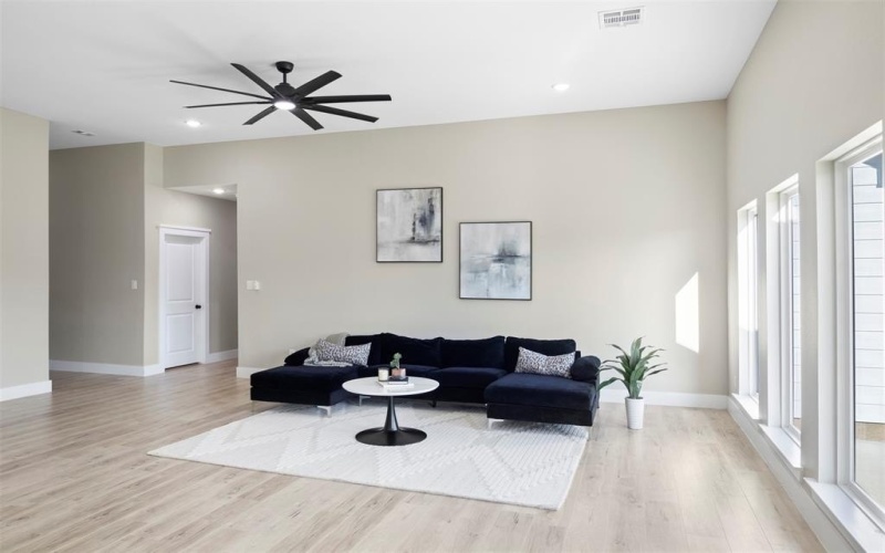 1621 S Chisholm Trail, Granbury, TX 76048, 4 Bedrooms Bedrooms, ,2 BathroomsBathrooms,Residential,For Sale,1621 S Chisholm Trail,20958667
