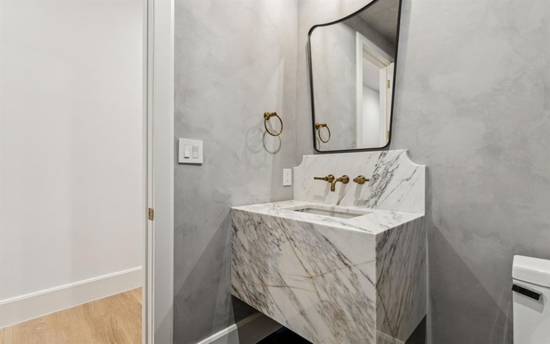 8115 Santa Clara Drive, Dallas, TX 75218, 5 Bedrooms Bedrooms, ,6 BathroomsBathrooms,Residential,For Sale,8115 Santa Clara Drive,20960401
