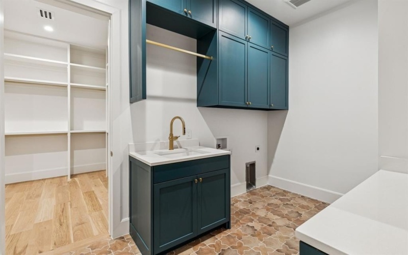 8115 Santa Clara Drive, Dallas, TX 75218, 5 Bedrooms Bedrooms, ,6 BathroomsBathrooms,Residential,For Sale,8115 Santa Clara Drive,20960401
