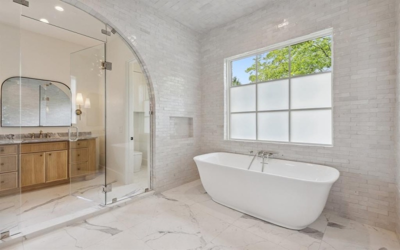 1801 Loving Avenue, Dallas, TX 75214, 4 Bedrooms Bedrooms, ,5 BathroomsBathrooms,Residential,For Sale,1801 Loving Avenue,20960740