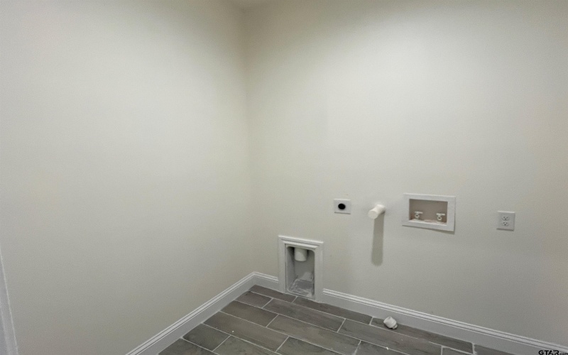 225 S Quille, Mt Pleasant, TX 75455, 4 Bedrooms Bedrooms, ,2 BathroomsBathrooms,Residential,For Sale,225 S Quille,25008674