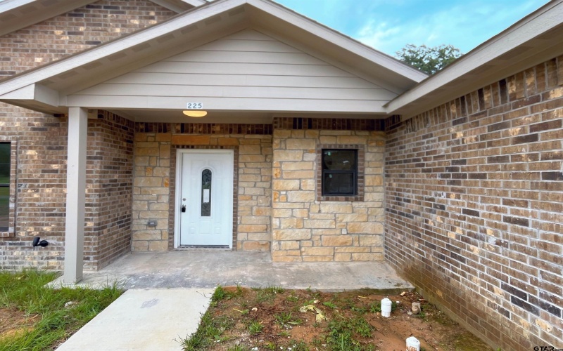 225 S Quille, Mt Pleasant, TX 75455, 4 Bedrooms Bedrooms, ,2 BathroomsBathrooms,Residential,For Sale,225 S Quille,25008674