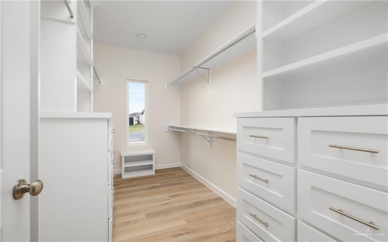 820 N Brushfield Avenue, Edinburg, TX 78541, 3 Habitaciones Habitaciones , ,2 BañosBaños,Residential,En Venta,820 N Brushfield Avenue,473089