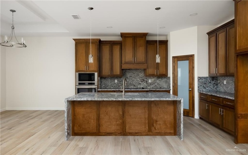 820 N Brushfield Avenue, Edinburg, TX 78541, 3 Habitaciones Habitaciones , ,2 BañosBaños,Residential,En Venta,820 N Brushfield Avenue,473089