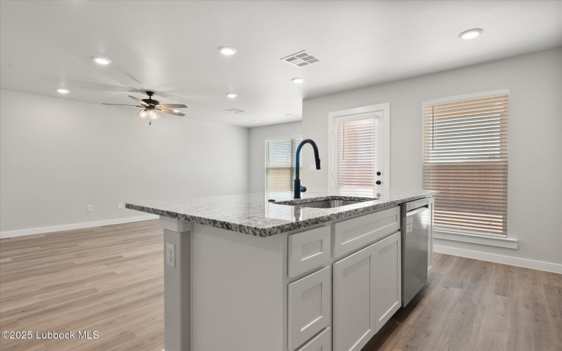 14505 Paris Avenue, Lubbock, TX 79423, 3 Habitaciones Habitaciones , ,2 BañosBaños,Residential,En Venta,14505 Paris Avenue,202555897
