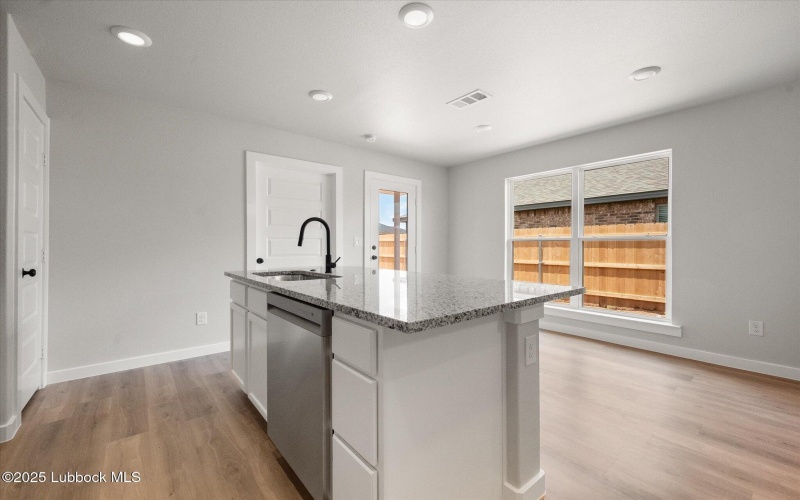 6010 Volney Avenue, Lubbock, TX 79407, 3 Habitaciones Habitaciones , ,2 BañosBaños,Residential,En Venta,6010 Volney Avenue,202555899