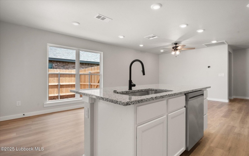 6010 Volney Avenue, Lubbock, TX 79407, 3 Habitaciones Habitaciones , ,2 BañosBaños,Residential,En Venta,6010 Volney Avenue,202555899
