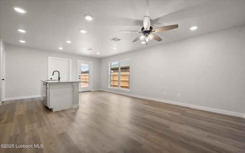 6010 Volney Avenue, Lubbock, TX 79407, 3 Habitaciones Habitaciones , ,2 BañosBaños,Residential,En Venta,6010 Volney Avenue,202555899