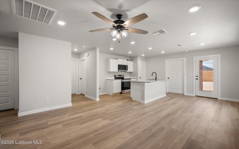 6010 Volney Avenue, Lubbock, TX 79407, 3 Habitaciones Habitaciones , ,2 BañosBaños,Residential,En Venta,6010 Volney Avenue,202555899