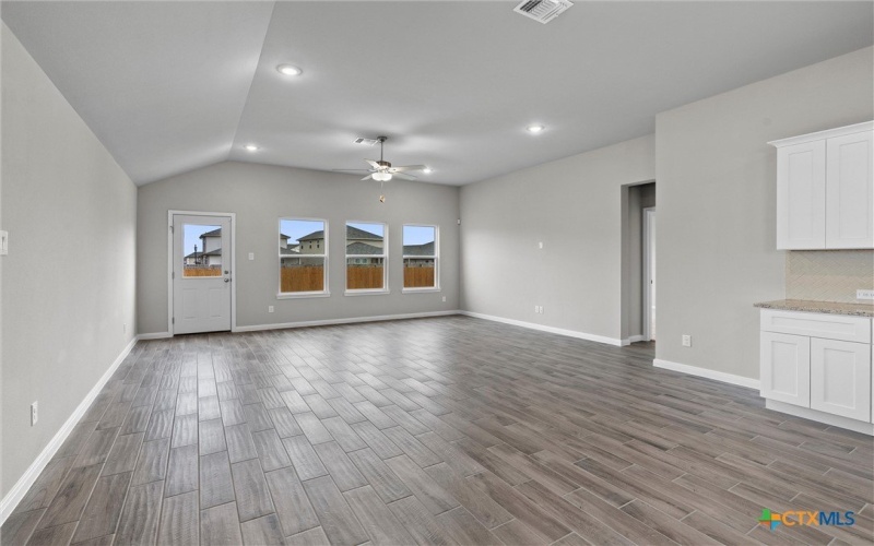 321 Stellar Wind Drive, Georgetown, TX 78628, 3 Habitaciones Habitaciones , ,2 BañosBaños,Residential,En Venta,321 Stellar Wind Drive,567119