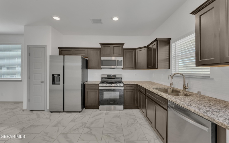 15221 Apex Court, El Paso, TX 79938, 3 Bedrooms Bedrooms, ,1 BathroomBathrooms,Residential,For Sale,15221 Apex Court,924086