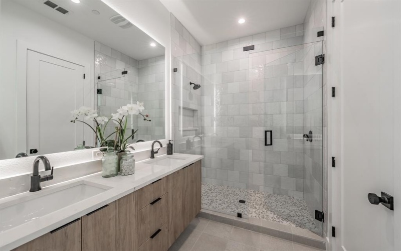 5320 Reiger Avenue #101, Dallas, TX 75214, 2 Habitaciones Habitaciones , ,2 BañosBaños,Residential,En Venta,5320 Reiger Avenue,20910925