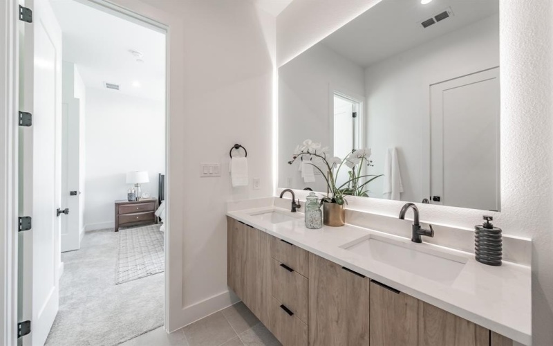 5320 Reiger Avenue #101, Dallas, TX 75214, 2 Habitaciones Habitaciones , ,2 BañosBaños,Residential,En Venta,5320 Reiger Avenue,20910925