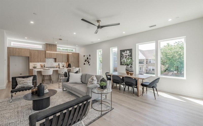 5320 Reiger Avenue #101, Dallas, TX 75214, 2 Habitaciones Habitaciones , ,2 BañosBaños,Residential,En Venta,5320 Reiger Avenue,20910925