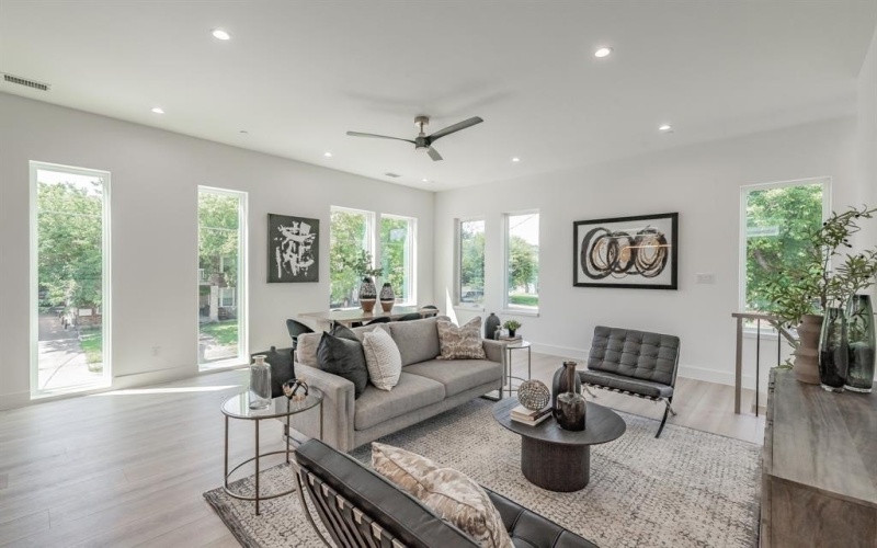 5320 Reiger Avenue #101, Dallas, TX 75214, 2 Habitaciones Habitaciones , ,2 BañosBaños,Residential,En Venta,5320 Reiger Avenue,20910925