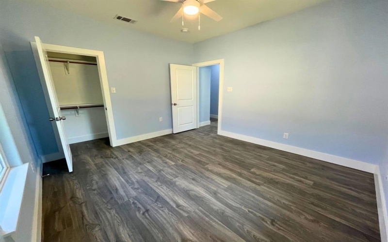 1317 E Tucker Street, Fort Worth, TX 76104, 4 Habitaciones Habitaciones , ,2 BañosBaños,Residential,En Venta,1317 E Tucker Street,20938981