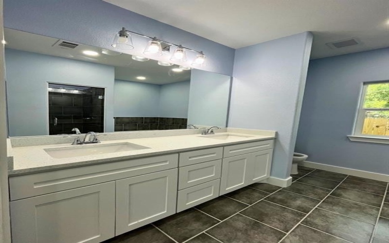 1317 E Tucker Street, Fort Worth, TX 76104, 4 Habitaciones Habitaciones , ,2 BañosBaños,Residential,En Venta,1317 E Tucker Street,20938981