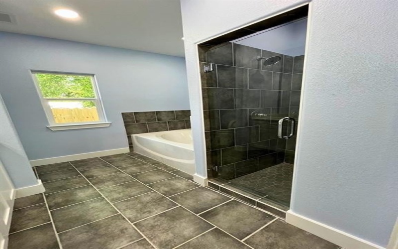 1317 E Tucker Street, Fort Worth, TX 76104, 4 Habitaciones Habitaciones , ,2 BañosBaños,Residential,En Venta,1317 E Tucker Street,20938981