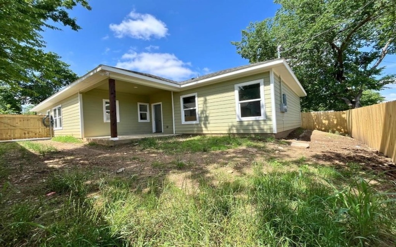 1317 E Tucker Street, Fort Worth, TX 76104, 4 Habitaciones Habitaciones , ,2 BañosBaños,Residential,En Venta,1317 E Tucker Street,20938981