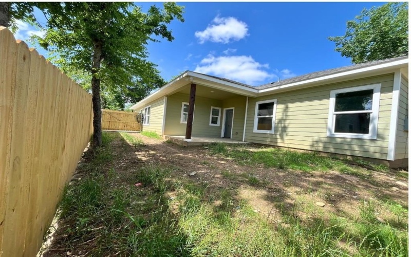 1317 E Tucker Street, Fort Worth, TX 76104, 4 Habitaciones Habitaciones , ,2 BañosBaños,Residential,En Venta,1317 E Tucker Street,20938981