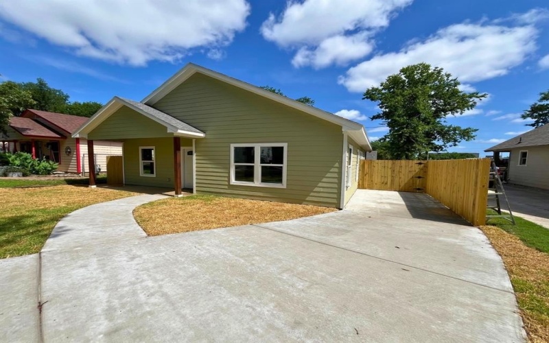 1317 E Tucker Street, Fort Worth, TX 76104, 4 Habitaciones Habitaciones , ,2 BañosBaños,Residential,En Venta,1317 E Tucker Street,20938981