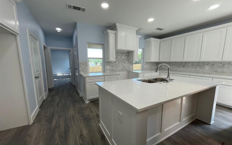 1317 E Tucker Street, Fort Worth, TX 76104, 4 Habitaciones Habitaciones , ,2 BañosBaños,Residential,En Venta,1317 E Tucker Street,20938981