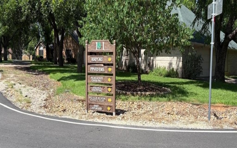 2304 Candlestick Drive, Granbury, TX 76049, 4 Bedrooms Bedrooms, ,3 BathroomsBathrooms,Residential,For Sale,2304 Candlestick Drive,20939958