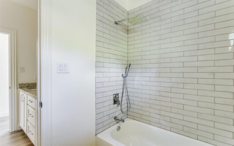 101 Jim Walters Drive, Runaway Bay, TX 76426, 4 Habitaciones Habitaciones , ,2 BañosBaños,Residential,En Venta,101 Jim Walters Drive,20955526