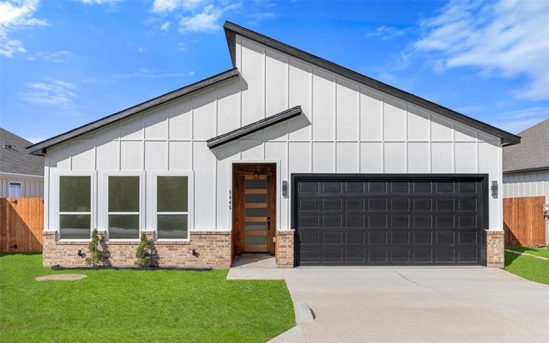 5845 Black Pine Circle, Granbury, TX 76048, 3 Bedrooms Bedrooms, ,2 BathroomsBathrooms,Residential,For Sale,5845 Black Pine Circle,20955596