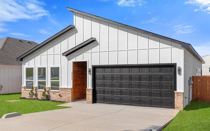 5845 Black Pine Circle, Granbury, TX 76048, 3 Bedrooms Bedrooms, ,2 BathroomsBathrooms,Residential,For Sale,5845 Black Pine Circle,20955596