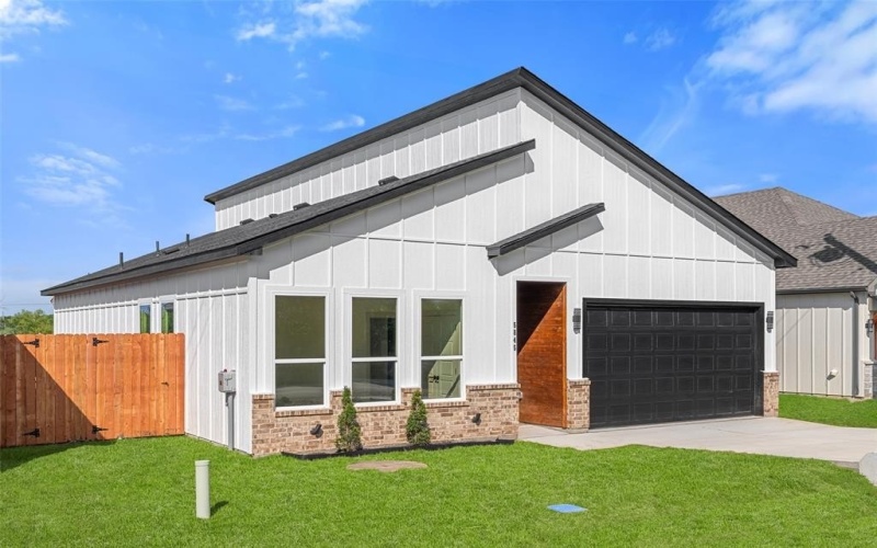 5845 Black Pine Circle, Granbury, TX 76048, 3 Bedrooms Bedrooms, ,2 BathroomsBathrooms,Residential,For Sale,5845 Black Pine Circle,20955596