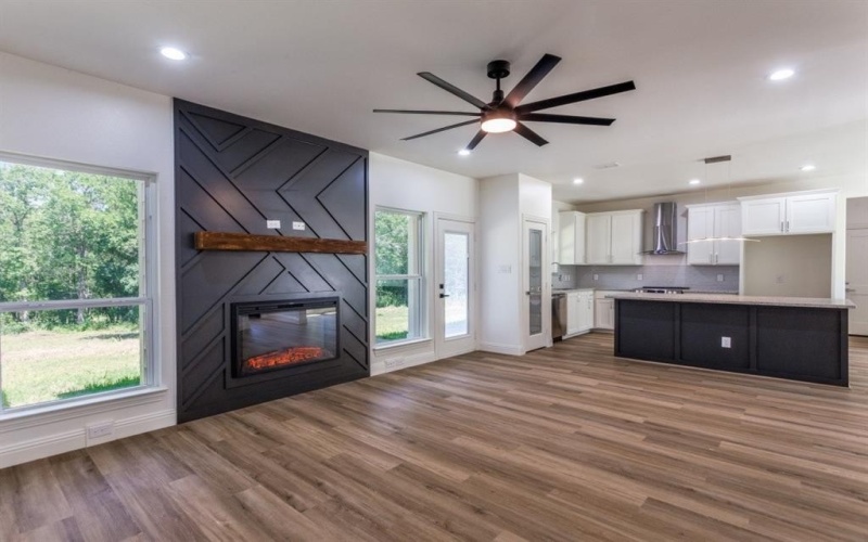 103 Jim Walters Drive, Runaway Bay, TX 76426, 4 Habitaciones Habitaciones , ,2 BañosBaños,Residential,En Venta,103 Jim Walters Drive,20955857