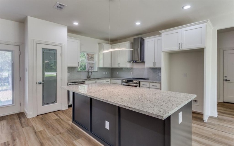 103 Jim Walters Drive, Runaway Bay, TX 76426, 4 Habitaciones Habitaciones , ,2 BañosBaños,Residential,En Venta,103 Jim Walters Drive,20955857