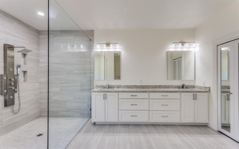 103 Jim Walters Drive, Runaway Bay, TX 76426, 4 Habitaciones Habitaciones , ,2 BañosBaños,Residential,En Venta,103 Jim Walters Drive,20955857