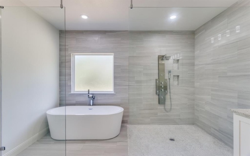 103 Jim Walters Drive, Runaway Bay, TX 76426, 4 Habitaciones Habitaciones , ,2 BañosBaños,Residential,En Venta,103 Jim Walters Drive,20955857