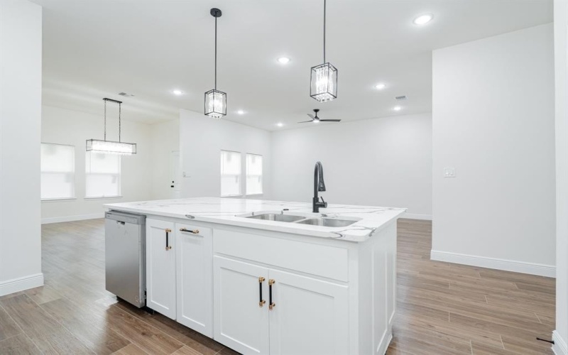 4507 Metropolitan Avenue, Dallas, TX 75210, 3 Bedrooms Bedrooms, ,2 BathroomsBathrooms,Residential,For Sale,4507 Metropolitan Avenue,20955904