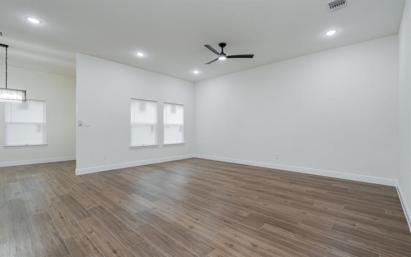 4507 Metropolitan Avenue, Dallas, TX 75210, 3 Bedrooms Bedrooms, ,2 BathroomsBathrooms,Residential,For Sale,4507 Metropolitan Avenue,20955904