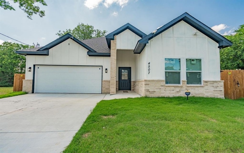 4507 Metropolitan Avenue, Dallas, TX 75210, 3 Bedrooms Bedrooms, ,2 BathroomsBathrooms,Residential,For Sale,4507 Metropolitan Avenue,20955904