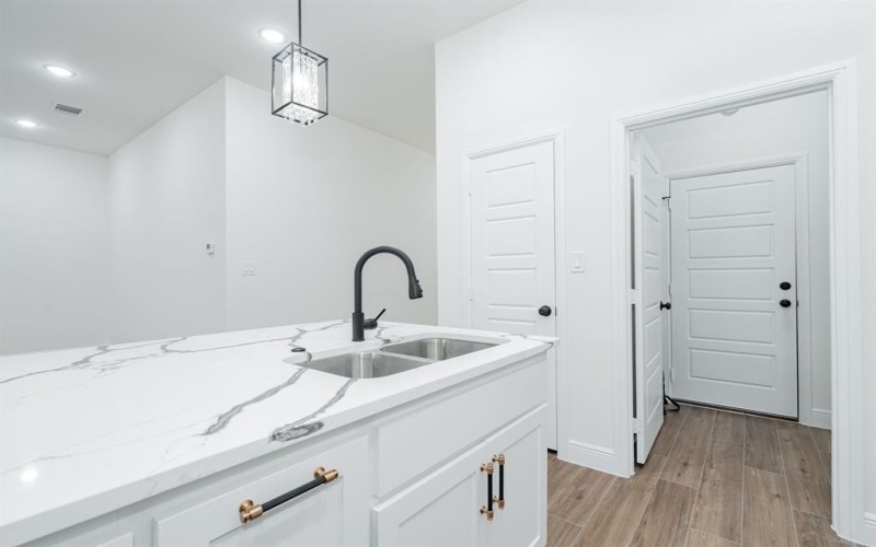 4507 Metropolitan Avenue, Dallas, TX 75210, 3 Bedrooms Bedrooms, ,2 BathroomsBathrooms,Residential,For Sale,4507 Metropolitan Avenue,20955904