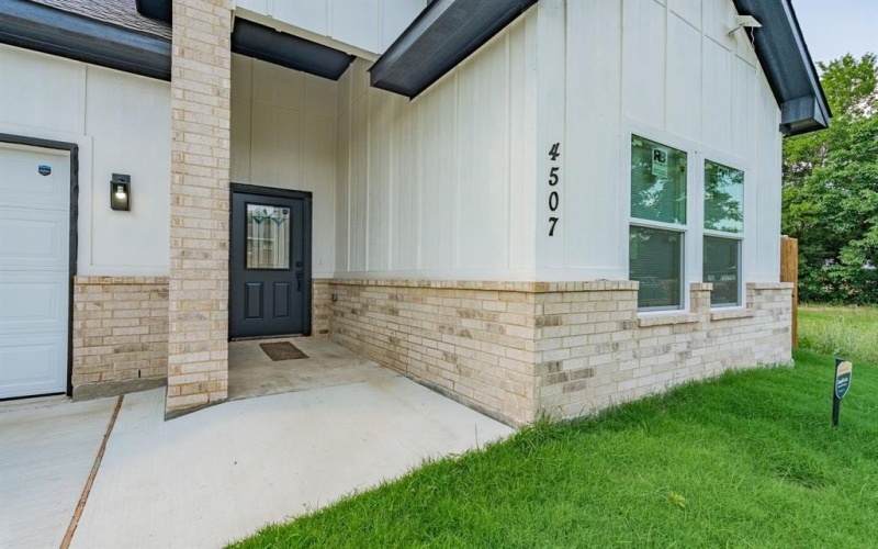 4507 Metropolitan Avenue, Dallas, TX 75210, 3 Bedrooms Bedrooms, ,2 BathroomsBathrooms,Residential,For Sale,4507 Metropolitan Avenue,20955904