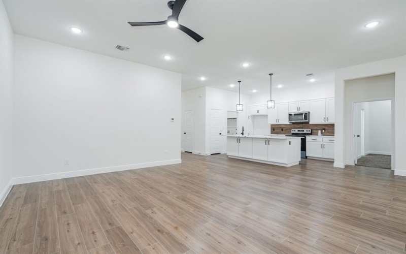 4507 Metropolitan Avenue, Dallas, TX 75210, 3 Bedrooms Bedrooms, ,2 BathroomsBathrooms,Residential,For Sale,4507 Metropolitan Avenue,20955904