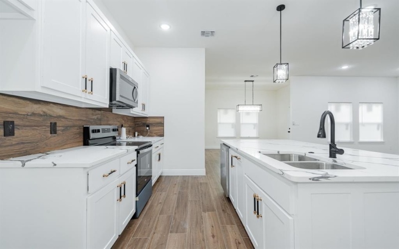 4507 Metropolitan Avenue, Dallas, TX 75210, 3 Bedrooms Bedrooms, ,2 BathroomsBathrooms,Residential,For Sale,4507 Metropolitan Avenue,20955904