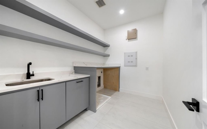 4233 Skillman Street, Dallas, TX 75206, 5 Bedrooms Bedrooms, ,5 BathroomsBathrooms,Residential,For Sale,4233 Skillman Street,20956664