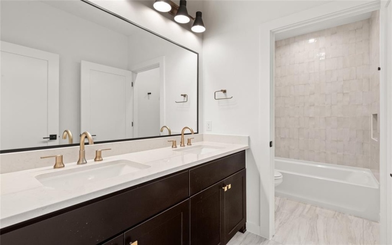 10321 Lakemere Drive, Dallas, TX 75238, 5 Bedrooms Bedrooms, ,5 BathroomsBathrooms,Residential,For Sale,10321 Lakemere Drive,20962245
