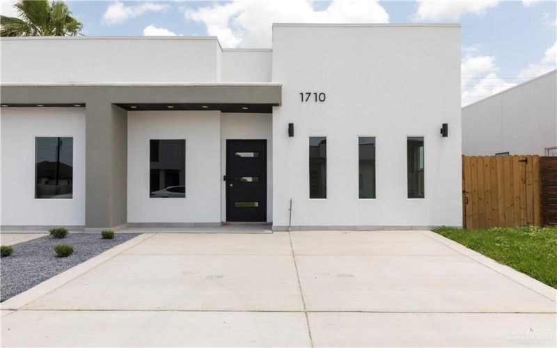 1710 W B Street, Mission, TX 78572, 2 Habitaciones Habitaciones , ,2 BañosBaños,Residential,En Venta,1710 W B Street,469582