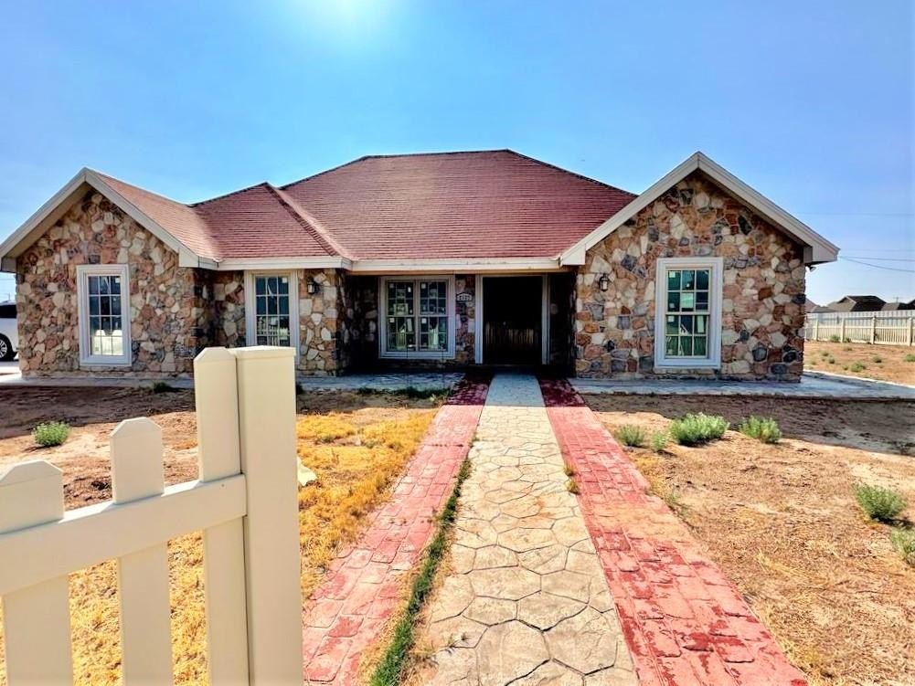 2137 Texas St, Pecos, TX 79772, 2 Habitaciones Habitaciones , ,2 BañosBaños,Residential,En Venta,2137 Texas St,160767
