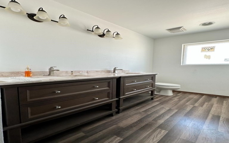 2137 Texas St, Pecos, TX 79772, 2 Habitaciones Habitaciones , ,2 BañosBaños,Residential,En Venta,2137 Texas St,160767