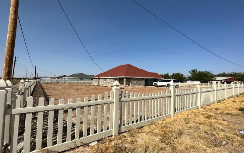 2137 Texas St, Pecos, TX 79772, 2 Habitaciones Habitaciones , ,2 BañosBaños,Residential,En Venta,2137 Texas St,160767